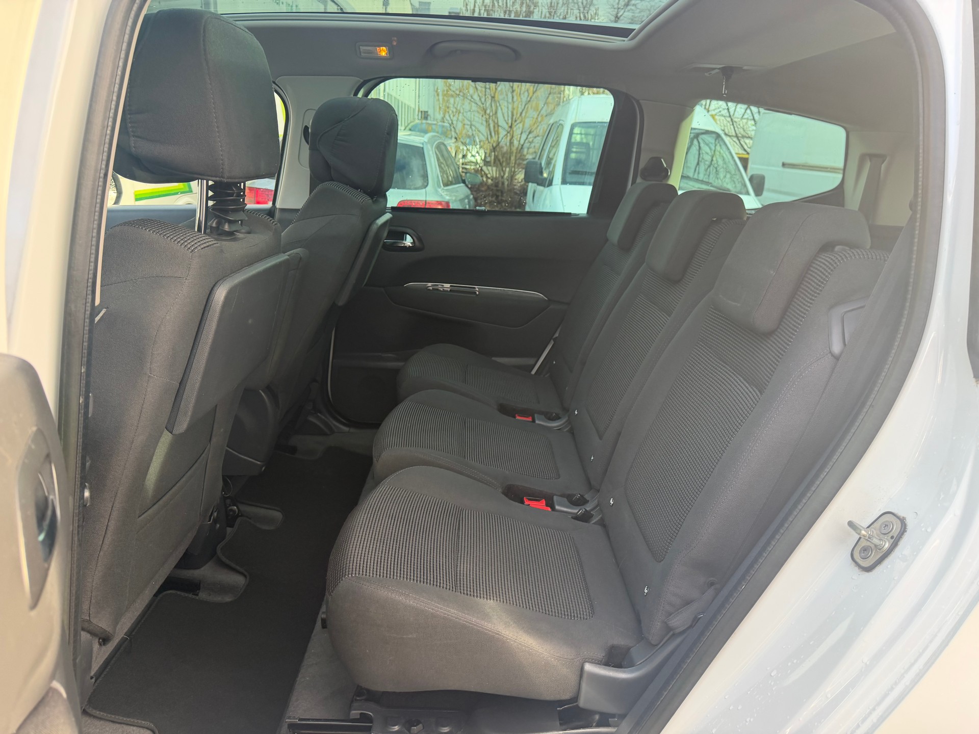 PEUGEOT 5008 1.6 16V T Allure Automatic * 07x Sitze * Gr. Navi * Xenon * Tempomat * PDC V&H *-image-6