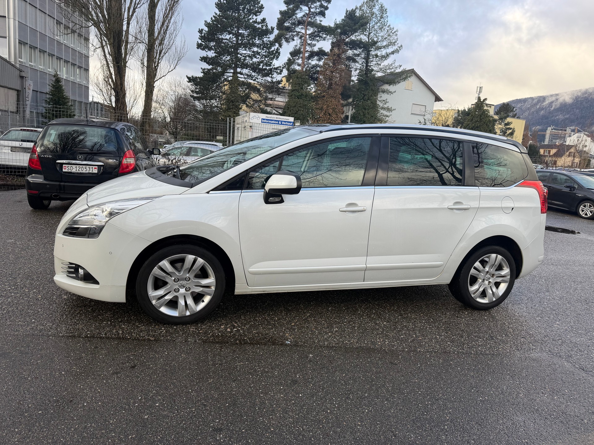 PEUGEOT 5008 1.6 16V T Allure Automatic * 07x Sitze * Gr. Navi * Xenon * Tempomat * PDC V&H *-image-10