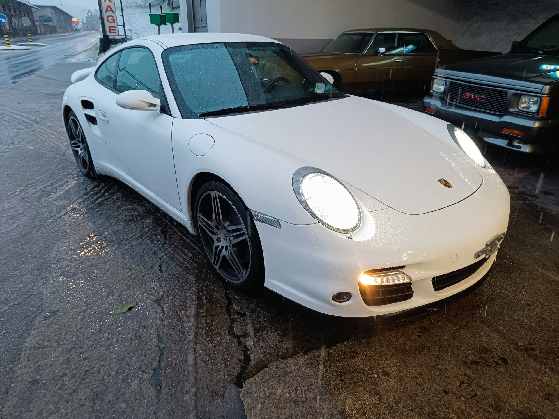 PORSCHE 911 Turbo-image-0
