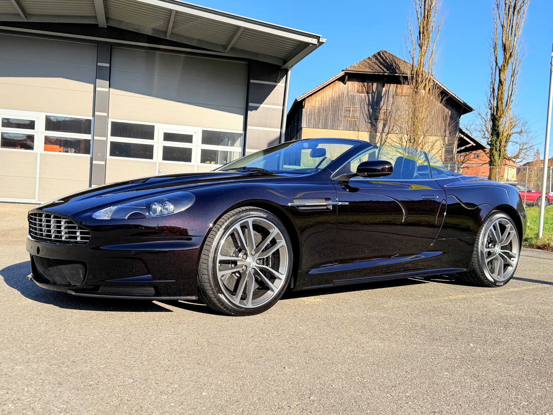 ASTON MARTIN ASTON "DBS VOLANTE" 517 PS V 12 !! TOUCHTRONIC 2 . KM 77`000. TOP AUSSTATTUNG. SONDERLACKIERUNG. AB MFK. PREIS 75`800.-