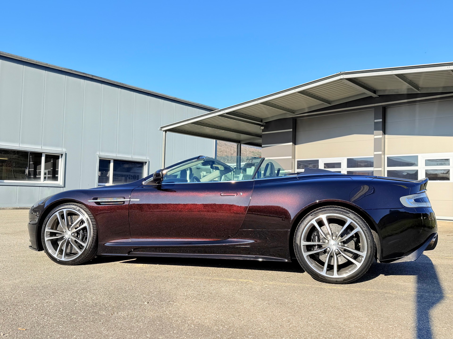 ASTON MARTIN ASTON "DBS VOLANTE" 517 PS V 12 !! TOUCHTRONIC 2 . KM 77`000. TOP AUSSTATTUNG. SONDERLACKIERUNG. AB MFK. PREIS 75`800.--showroom-element-1