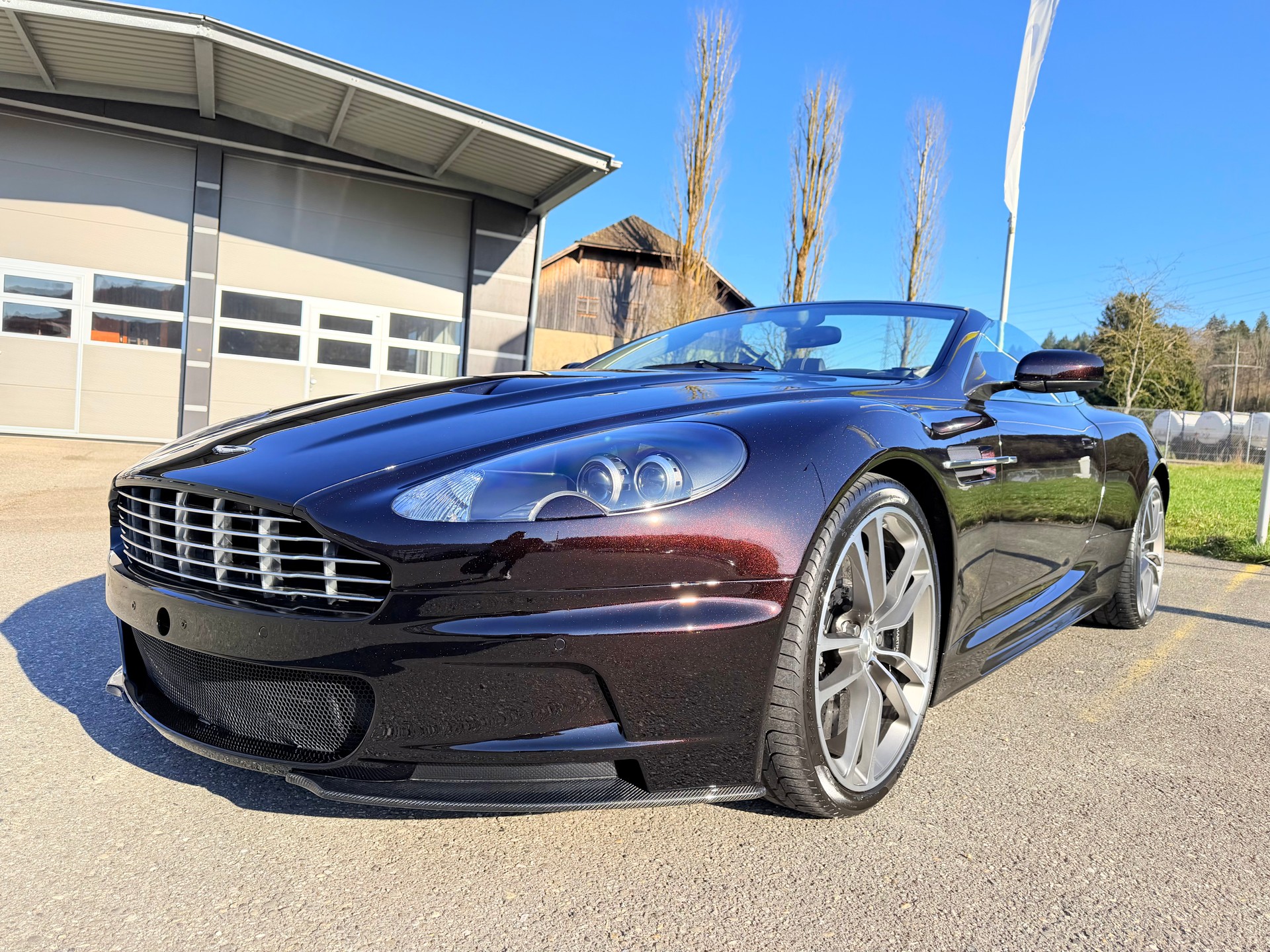 ASTON MARTIN ASTON "DBS VOLANTE" 517 PS V 12 !! TOUCHTRONIC 2 . KM 77`000. TOP AUSSTATTUNG. SONDERLACKIERUNG. AB MFK. PREIS 75`800.--showroom-element-2