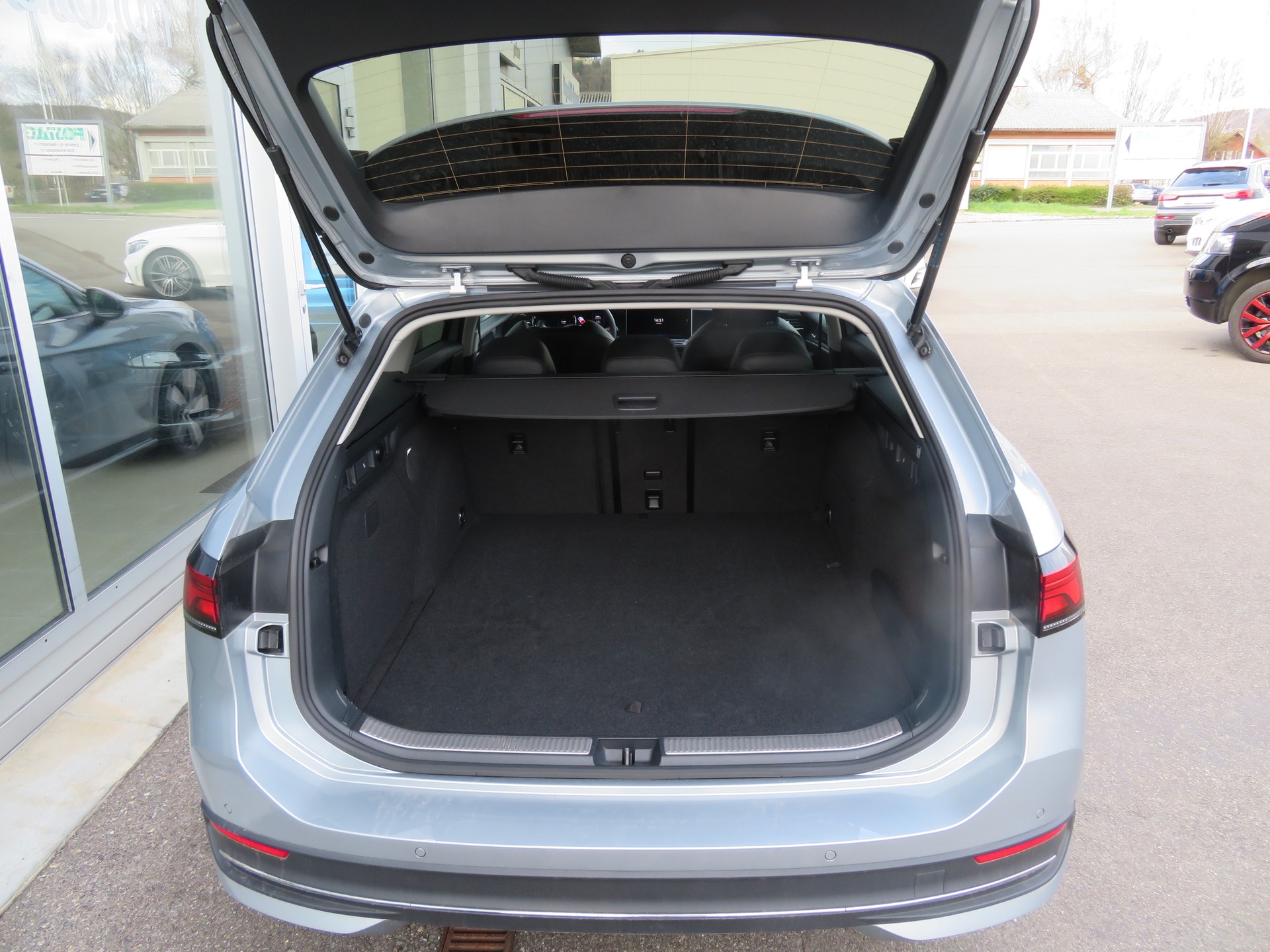 VW Passat Variant 1.5 TSI evo2 Plug-In- Hybrid Business DSG-image-3