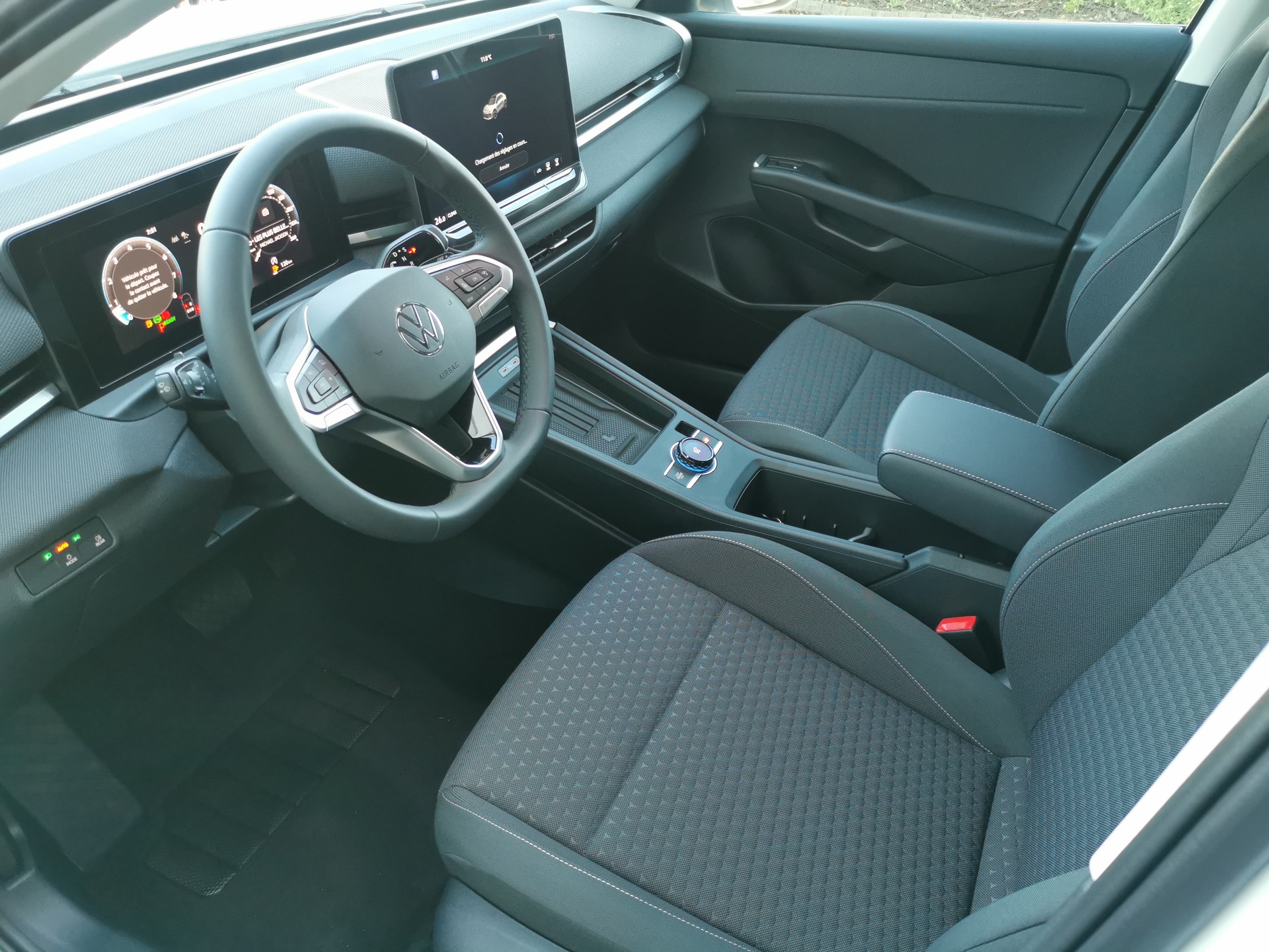 VW T-Roc 1.5 eTSI mHEV Life DSG-image-3