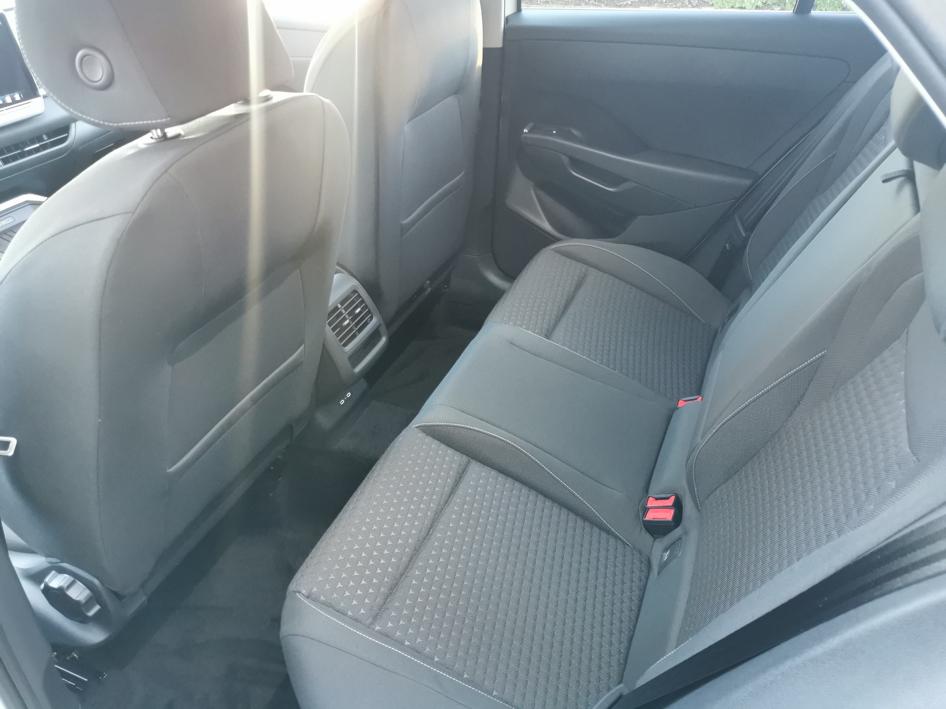 VW T-Roc 1.5 eTSI mHEV Life DSG-image-7
