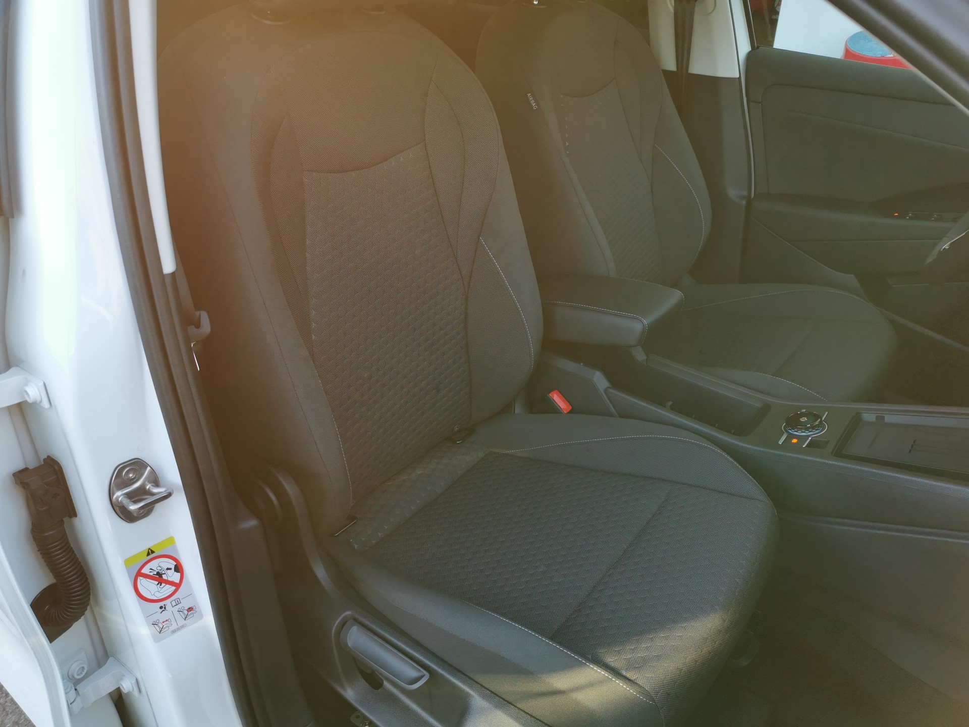 VW T-Roc 1.5 eTSI mHEV Life DSG-image-8