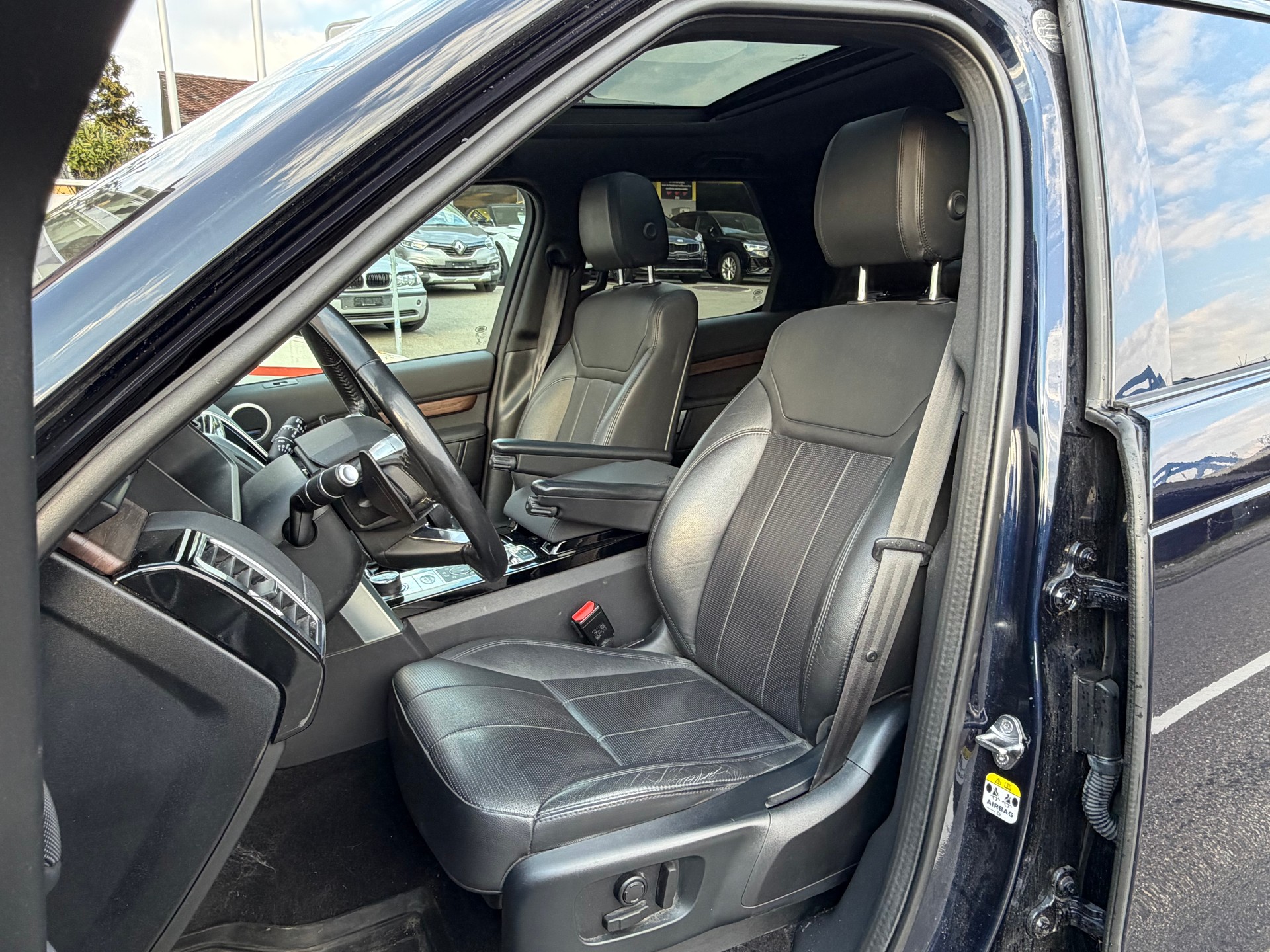 LAND ROVER Discovery 2.0 SD4 HSE Luxury Automatic-image-7