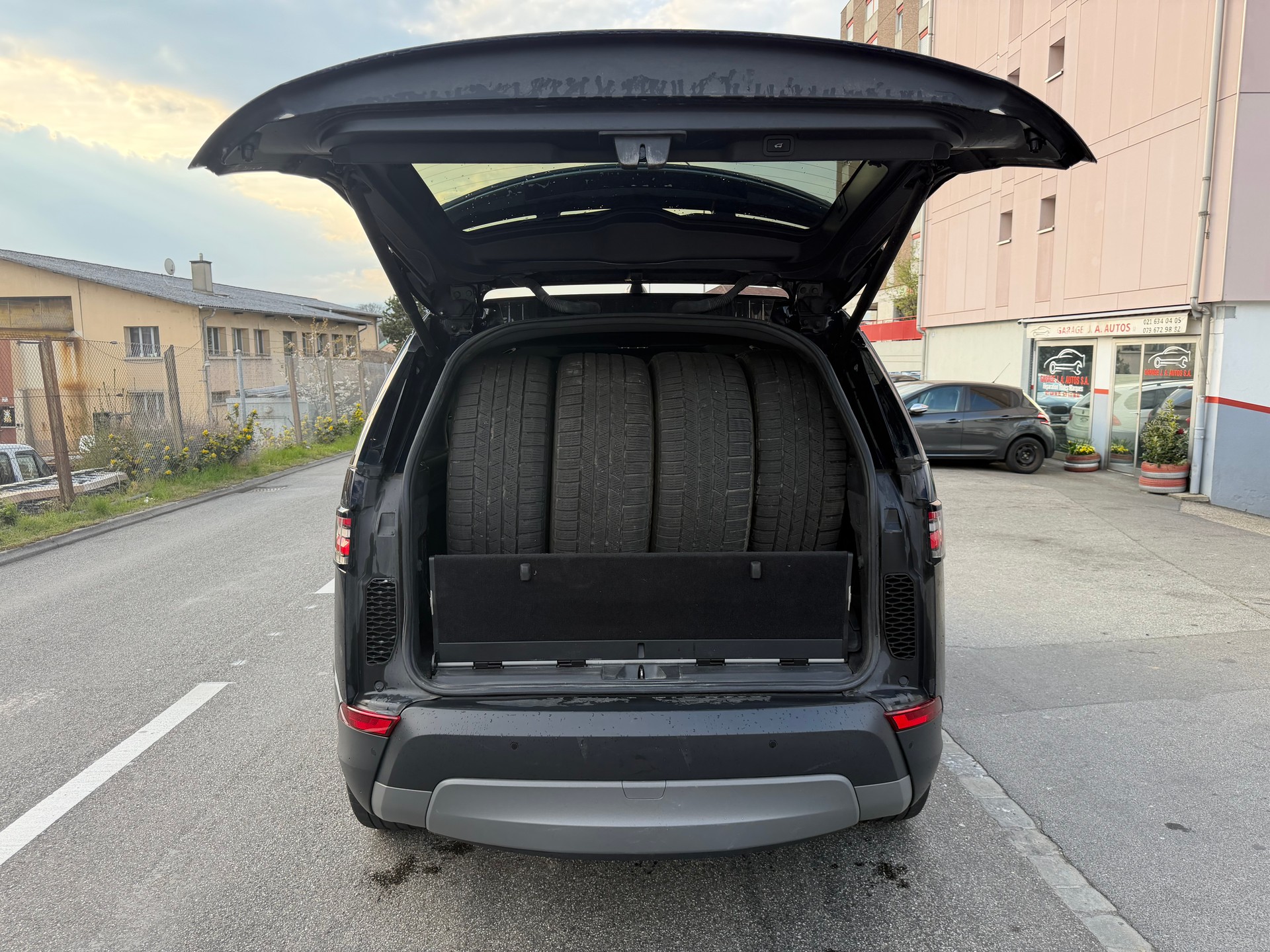 LAND ROVER Discovery 2.0 SD4 HSE Luxury Automatic-image-15