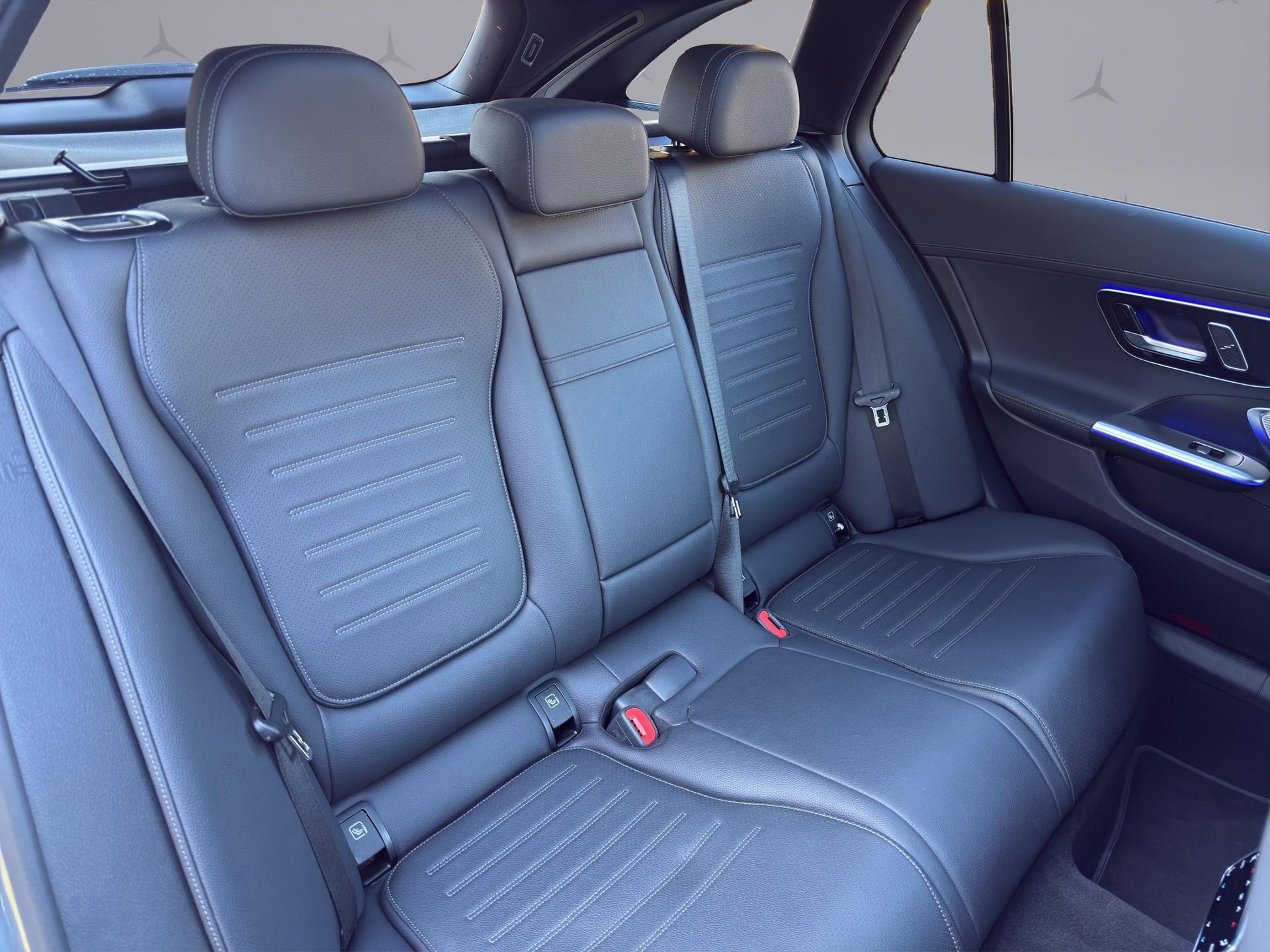 MERCEDES-BENZ C 300 Avantgarde 4matic Kombi-image-16