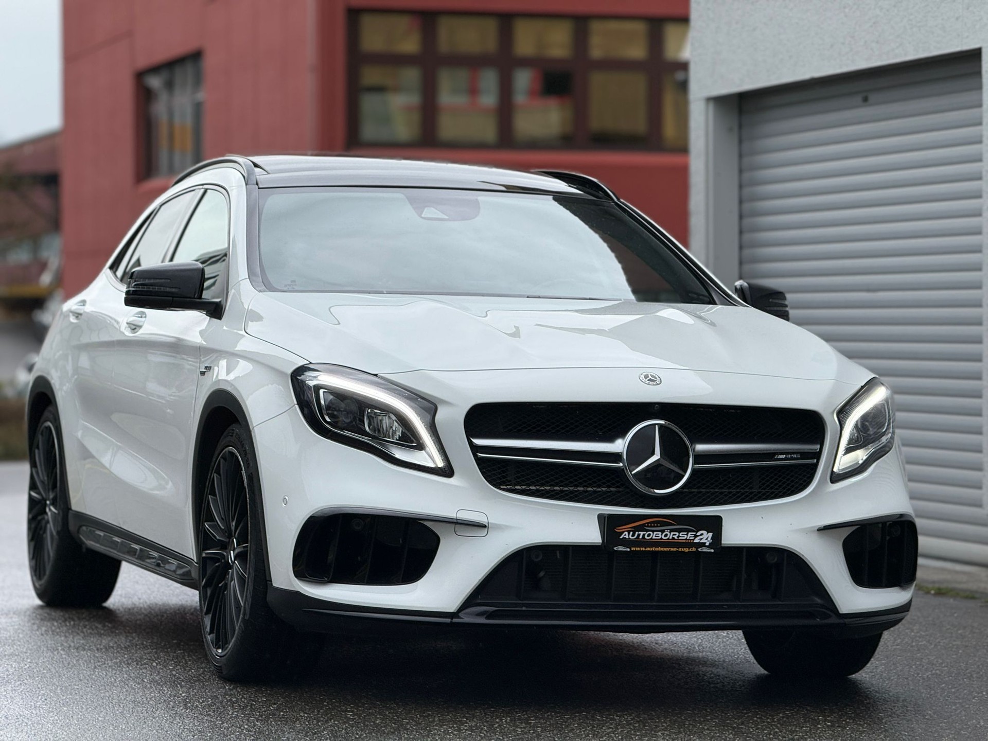 MERCEDES-BENZ GLA 45 AMG 4m-showroom-element-1