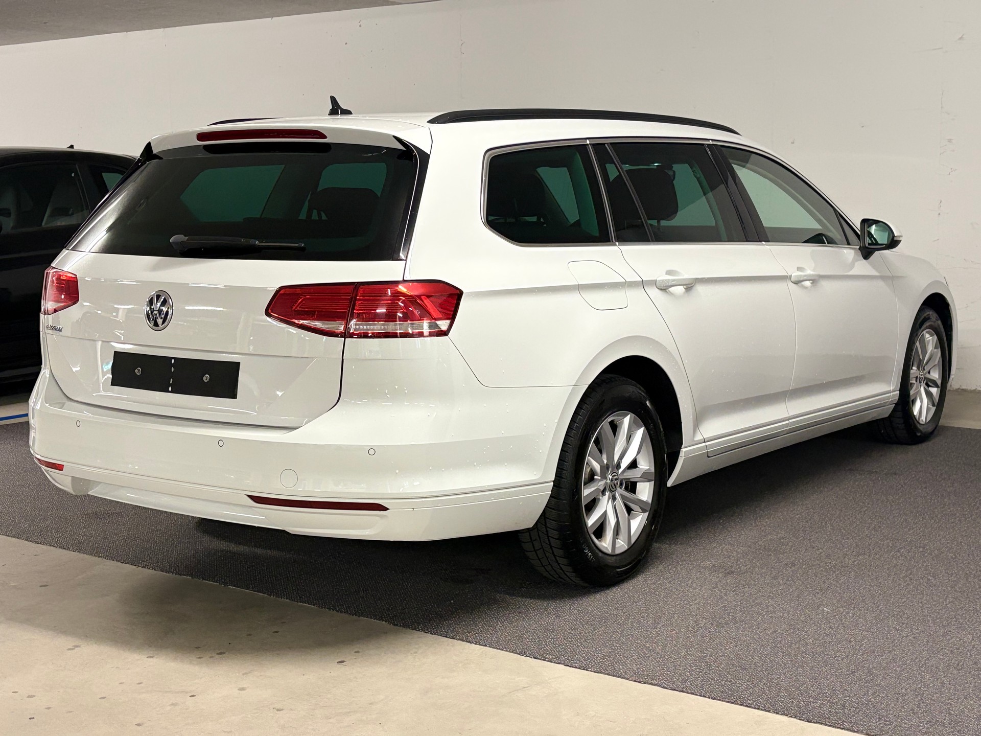 VW Passat Variant 2.0 TDI BMT Trendline DSG Frisch ab MFK (04.2026)-image-7