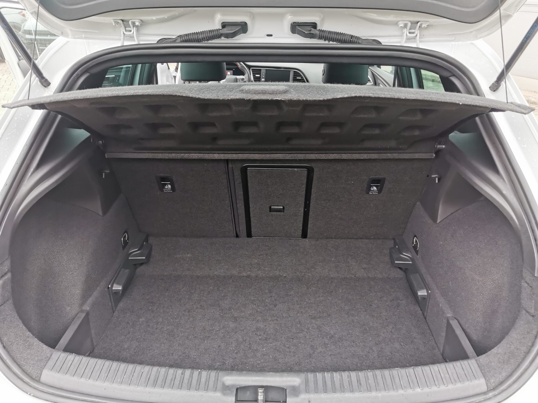 SEAT Leon-image-8