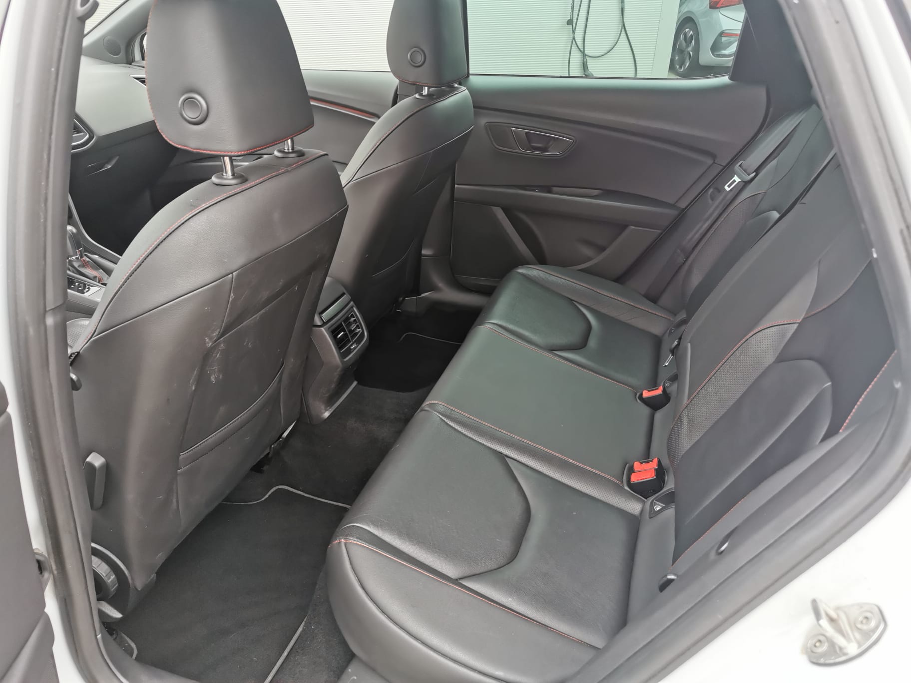 SEAT Leon-image-6