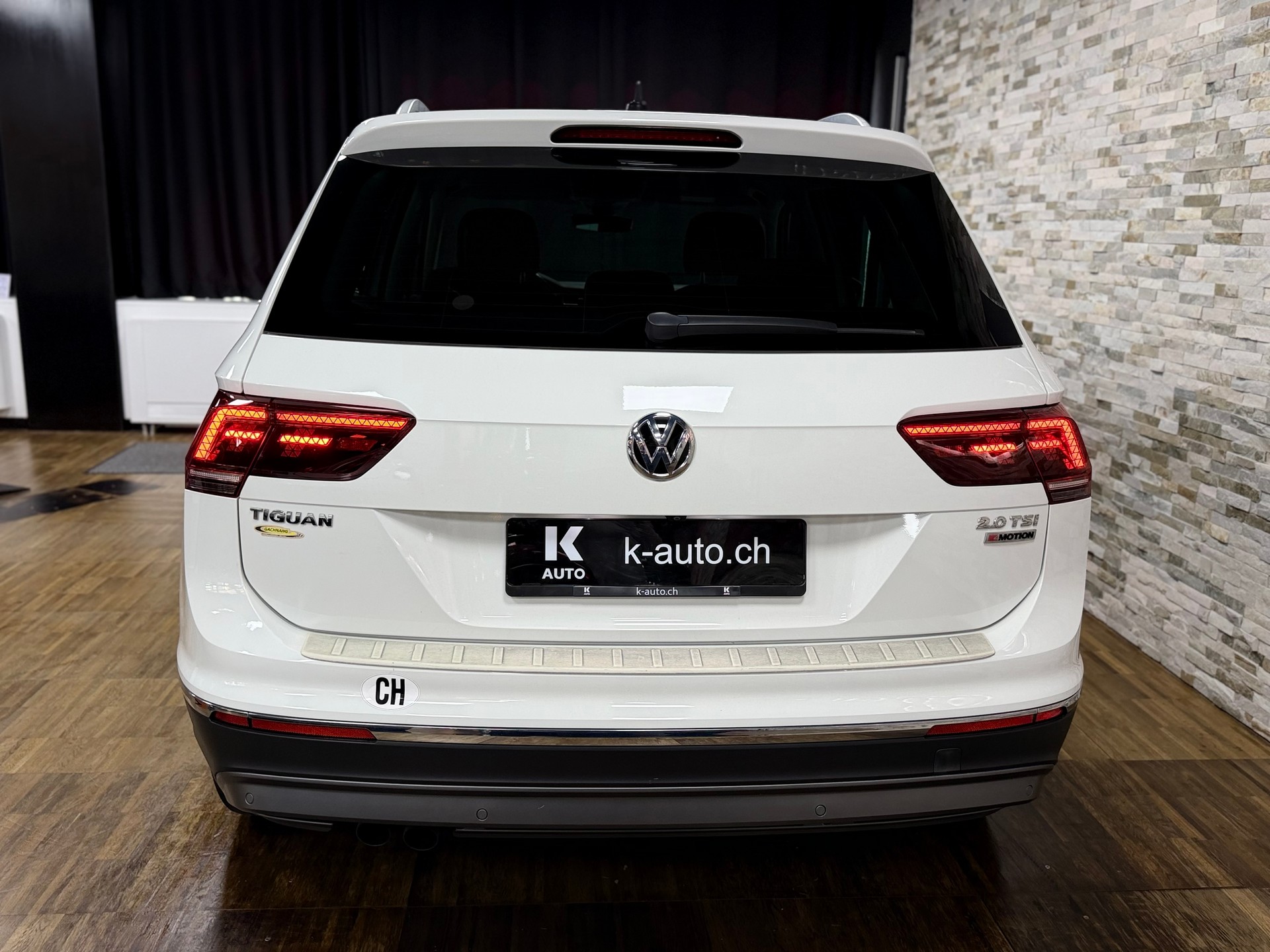 VW Tiguan 2.0TSI Highline 4Motion DSG-showroom-element-2