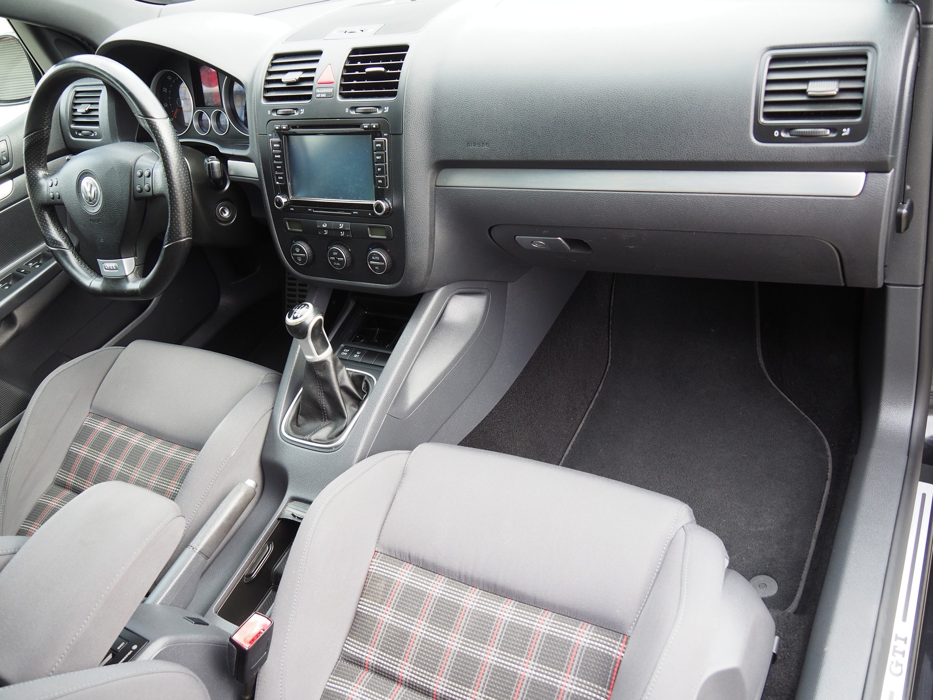 VW Golf 2.0 TFSI GTI-image-14