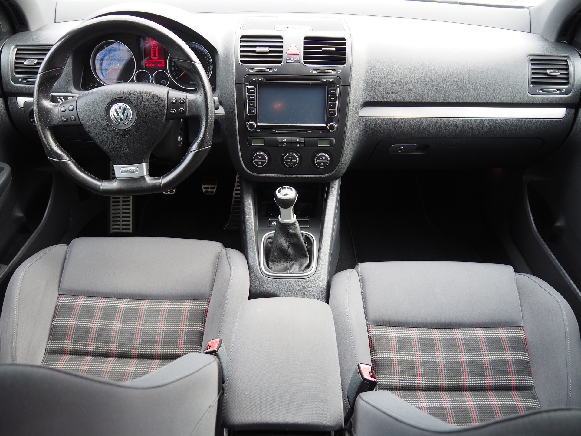VW Golf 2.0 TFSI GTI-image-11