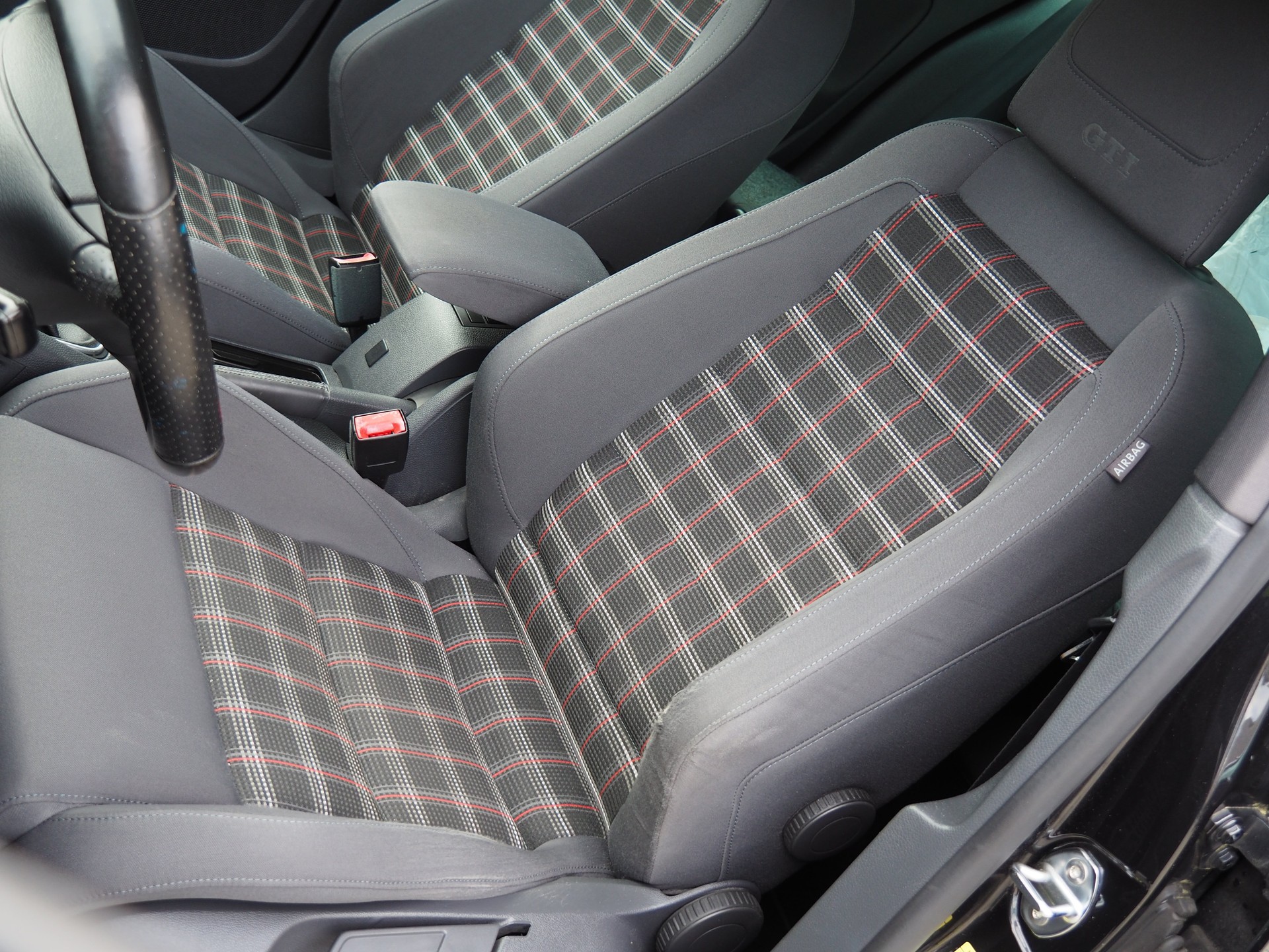 VW Golf 2.0 TFSI GTI-image-13