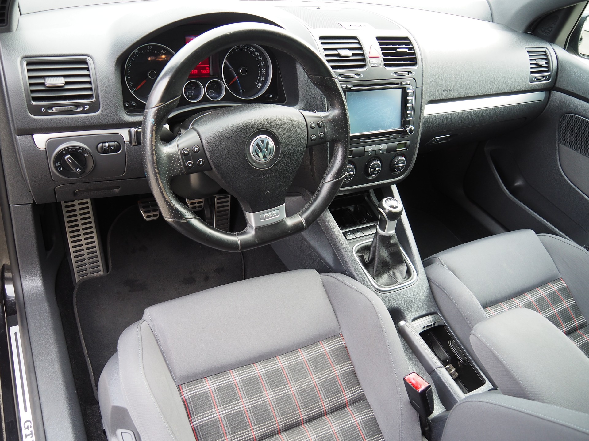 VW Golf 2.0 TFSI GTI-image-12