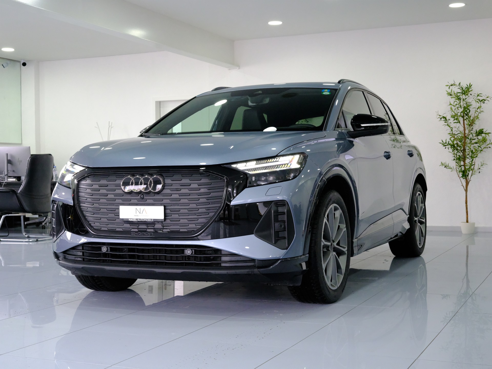 AUDI Q4 Sportback e-tron 45 quattro-showroom-element-3