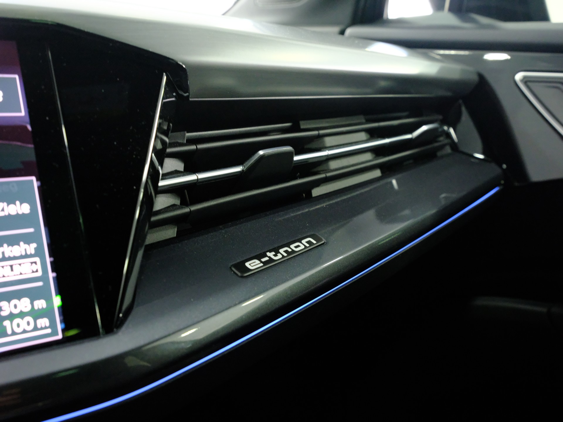 AUDI Q4 Sportback e-tron 45 quattro-image-21