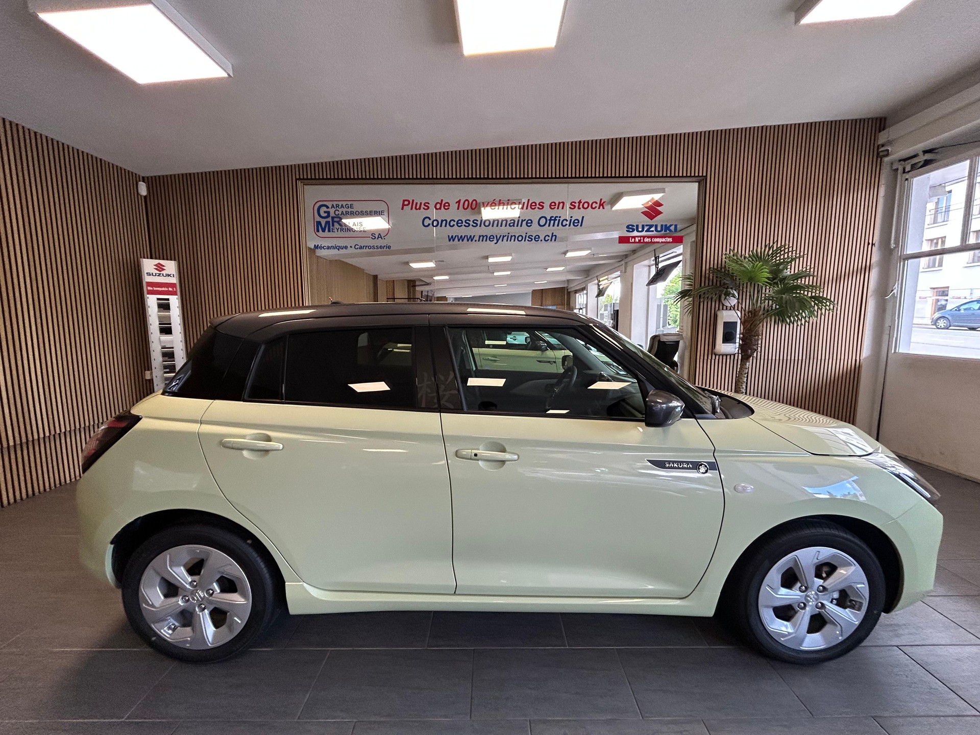 SUZUKI Swift 1.2 Sakura Hybrid