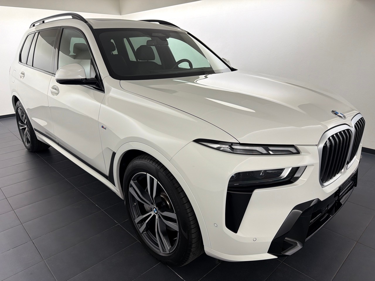 BMW X7 xDr 48V 40d M Sport-showroom-element-3