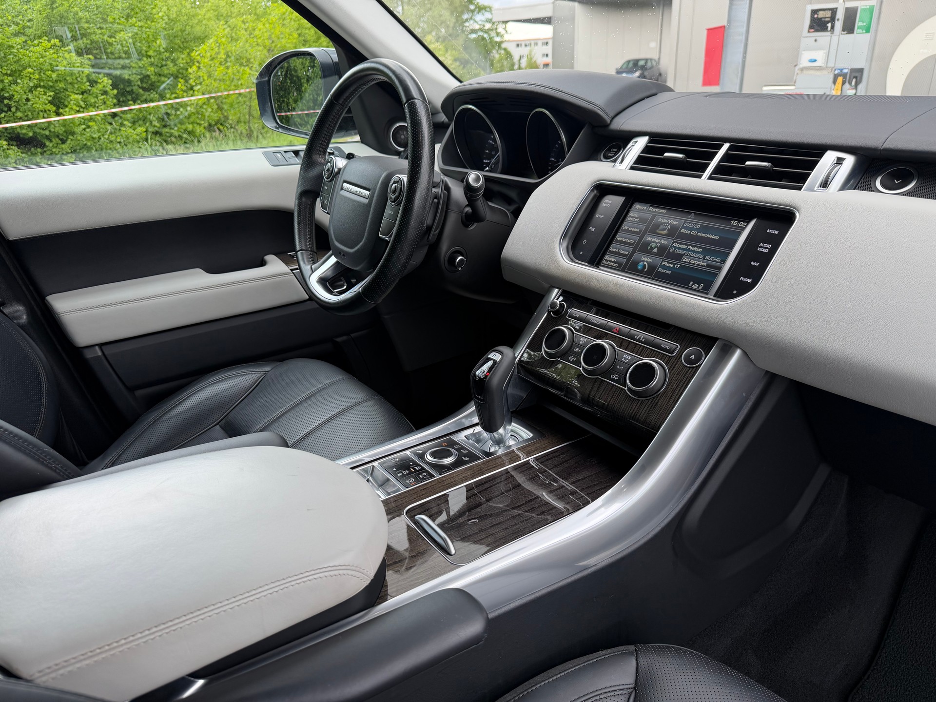 LAND ROVER Range Rover Sport 3.0 SDV6 HSE Dynamic Automatic-image-13