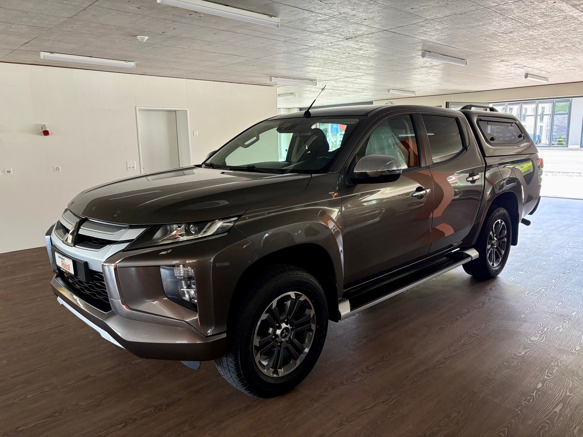 MITSUBISHI L 200 2.2 Style Double Cab Automat-image-4