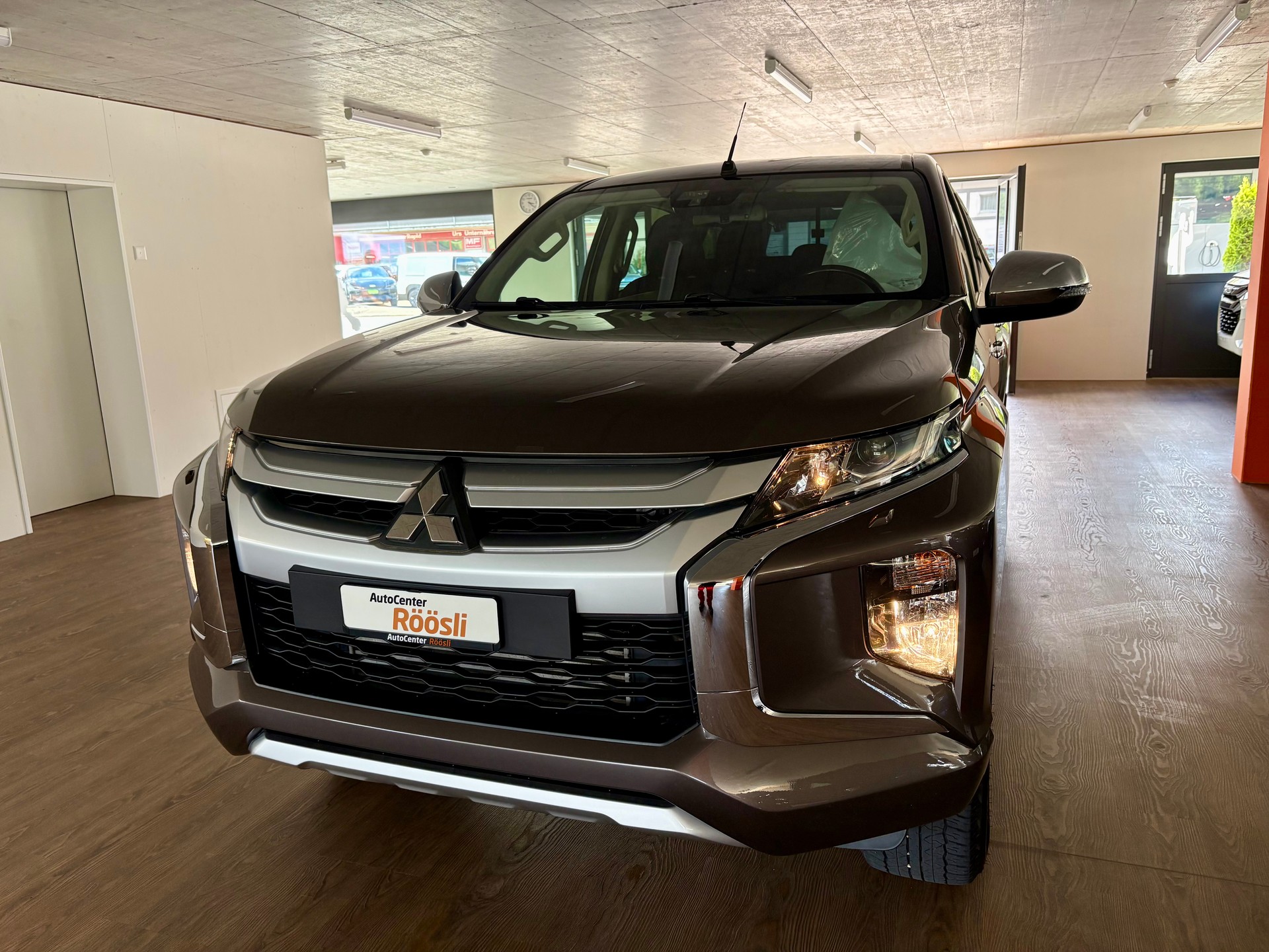 MITSUBISHI L 200 2.2 Style Double Cab Automat-image-1