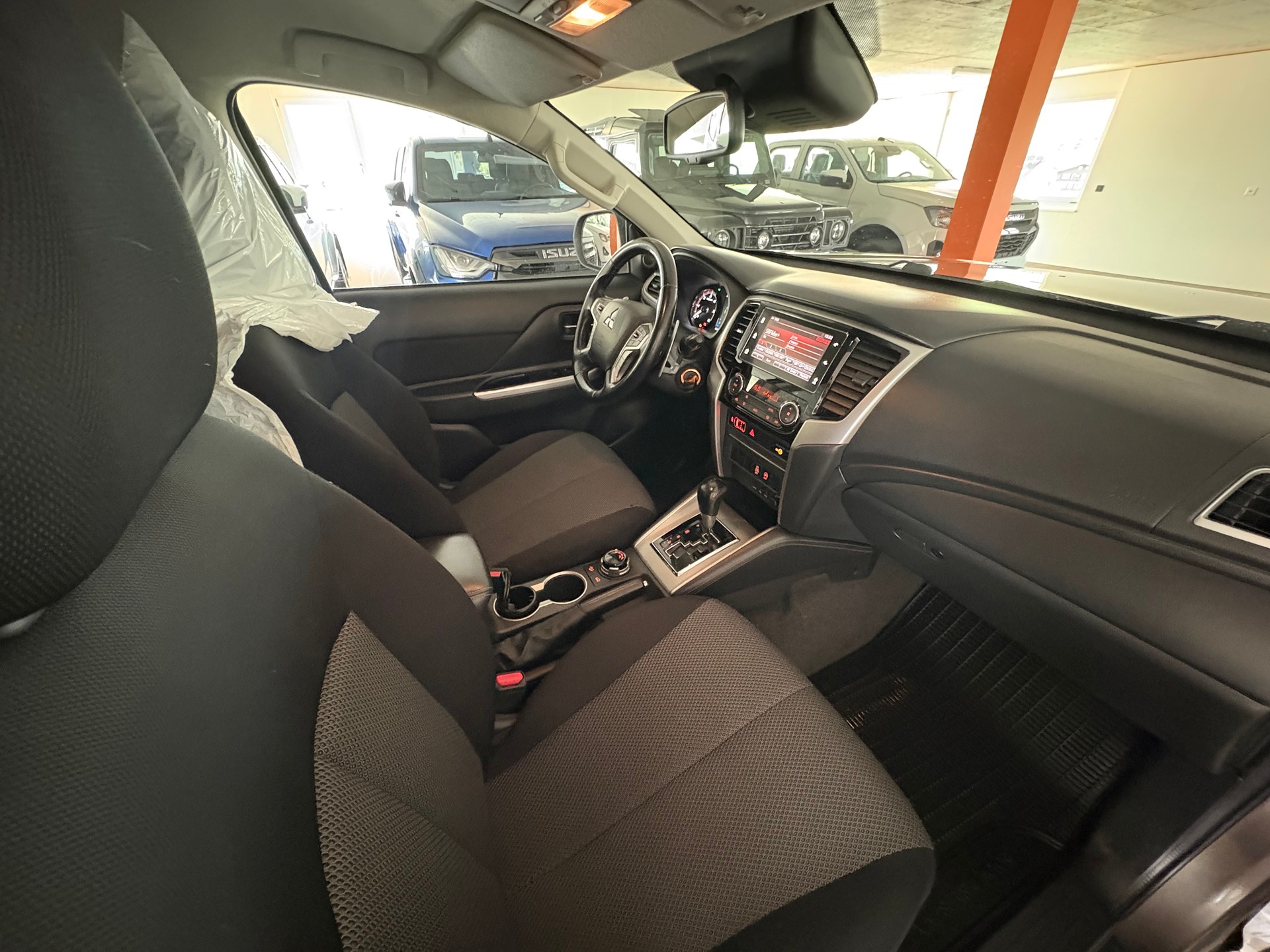 MITSUBISHI L 200 2.2 Style Double Cab Automat-image-10