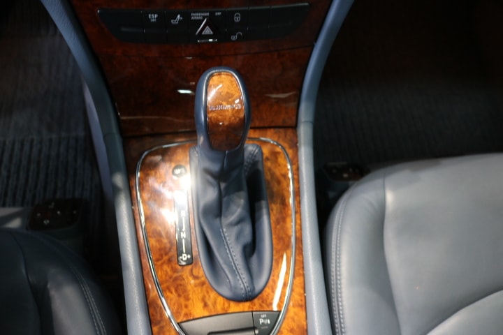 MERCEDES-BENZ E 320 Elégance Automatic-image-19