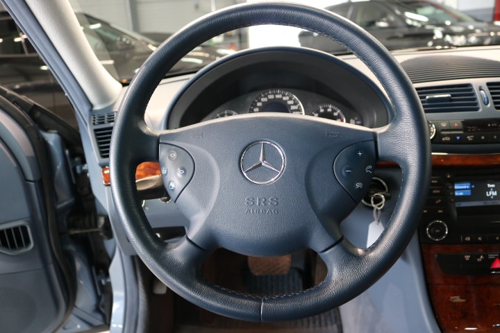 MERCEDES-BENZ E 320 Elégance Automatic-image-24