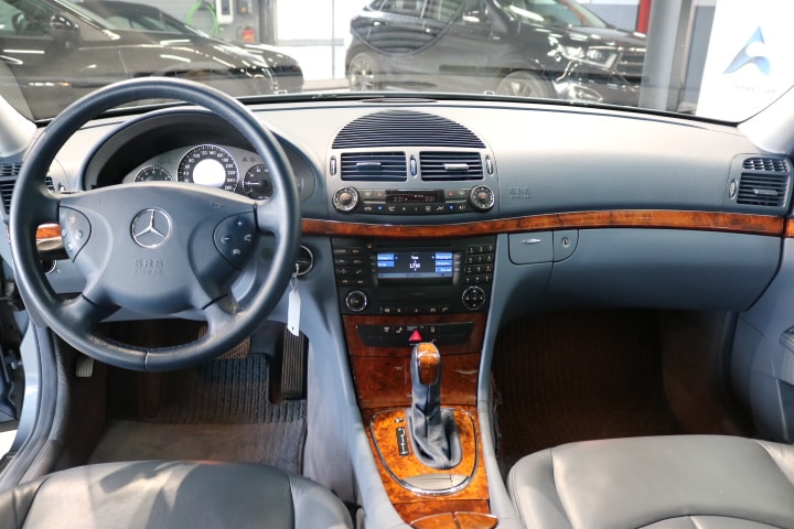MERCEDES-BENZ E 320 Elégance Automatic-showroom-element-2