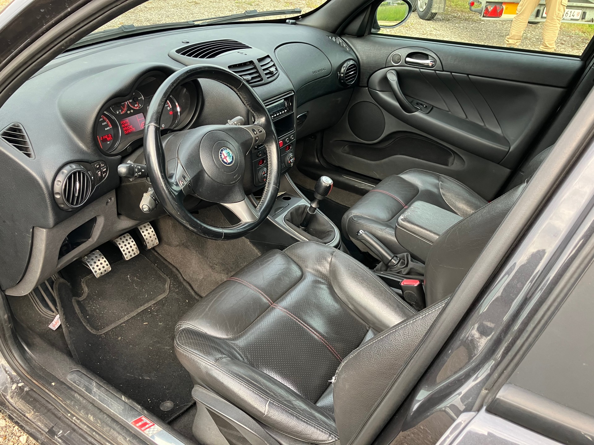 ALFA ROMEO 147 1.9 16V JTD Sport TI-image-4