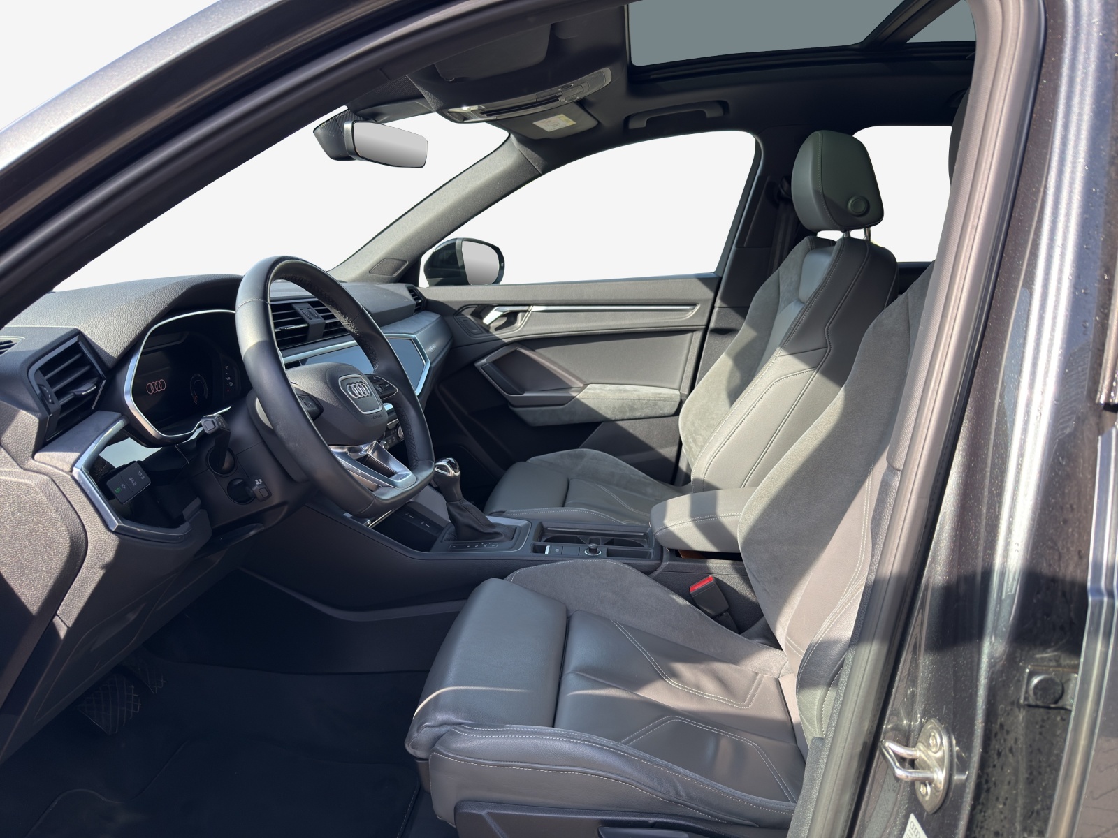 AUDI Q3 40 TFSI S line quattro S-tronic-image-7