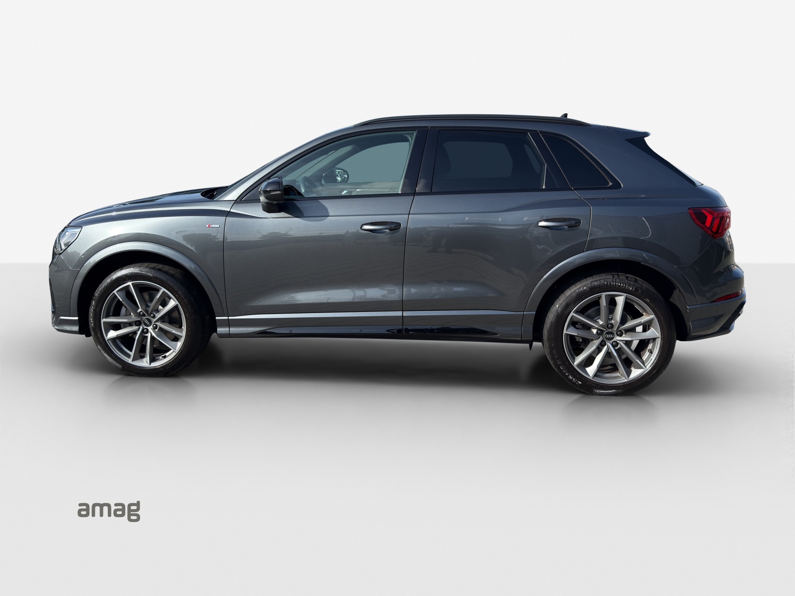 AUDI Q3 40 TFSI S line quattro S-tronic-image-1