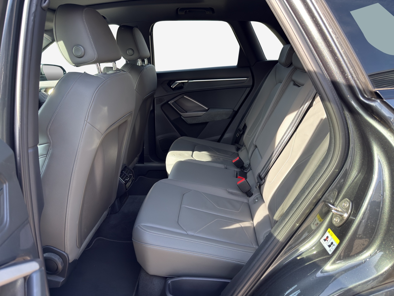 AUDI Q3 40 TFSI S line quattro S-tronic-image-11