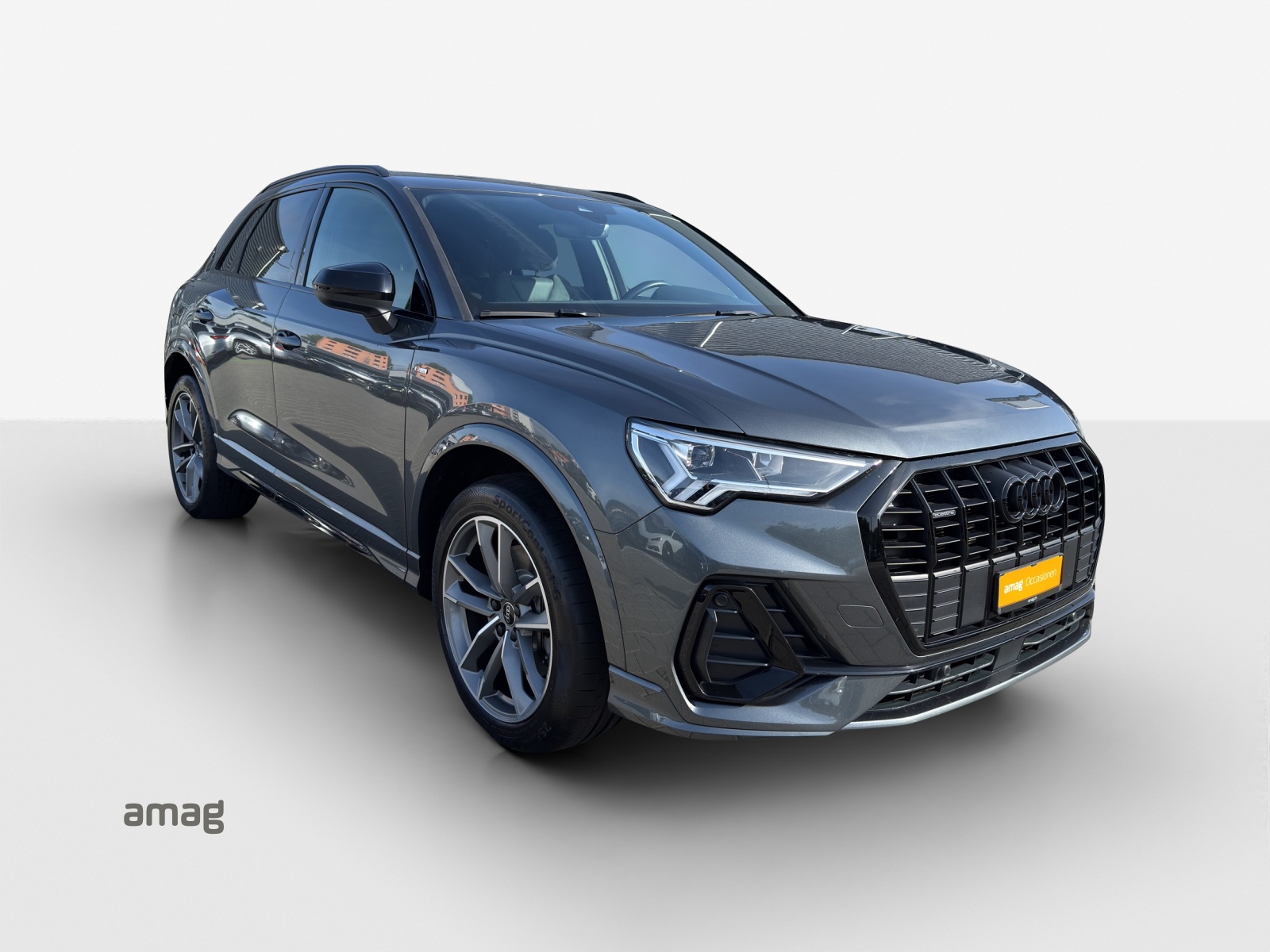 AUDI Q3 40 TFSI S line quattro S-tronic-image-5
