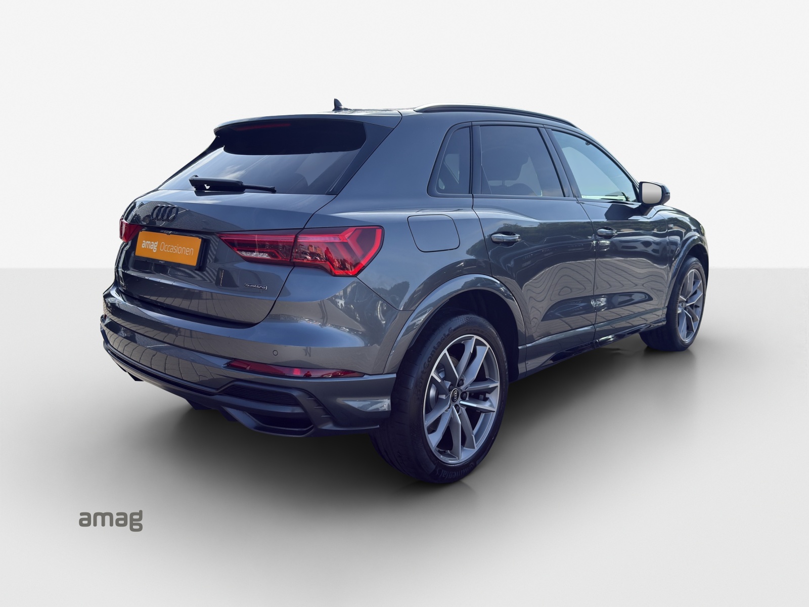 AUDI Q3 40 TFSI S line quattro S-tronic-image-4