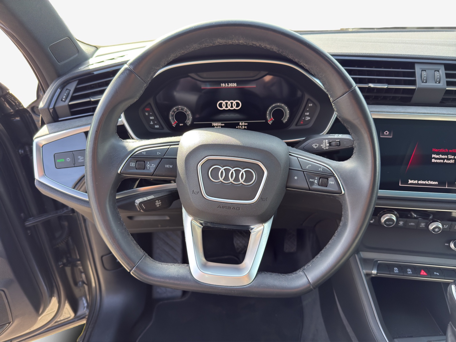 AUDI Q3 40 TFSI S line quattro S-tronic-image-9