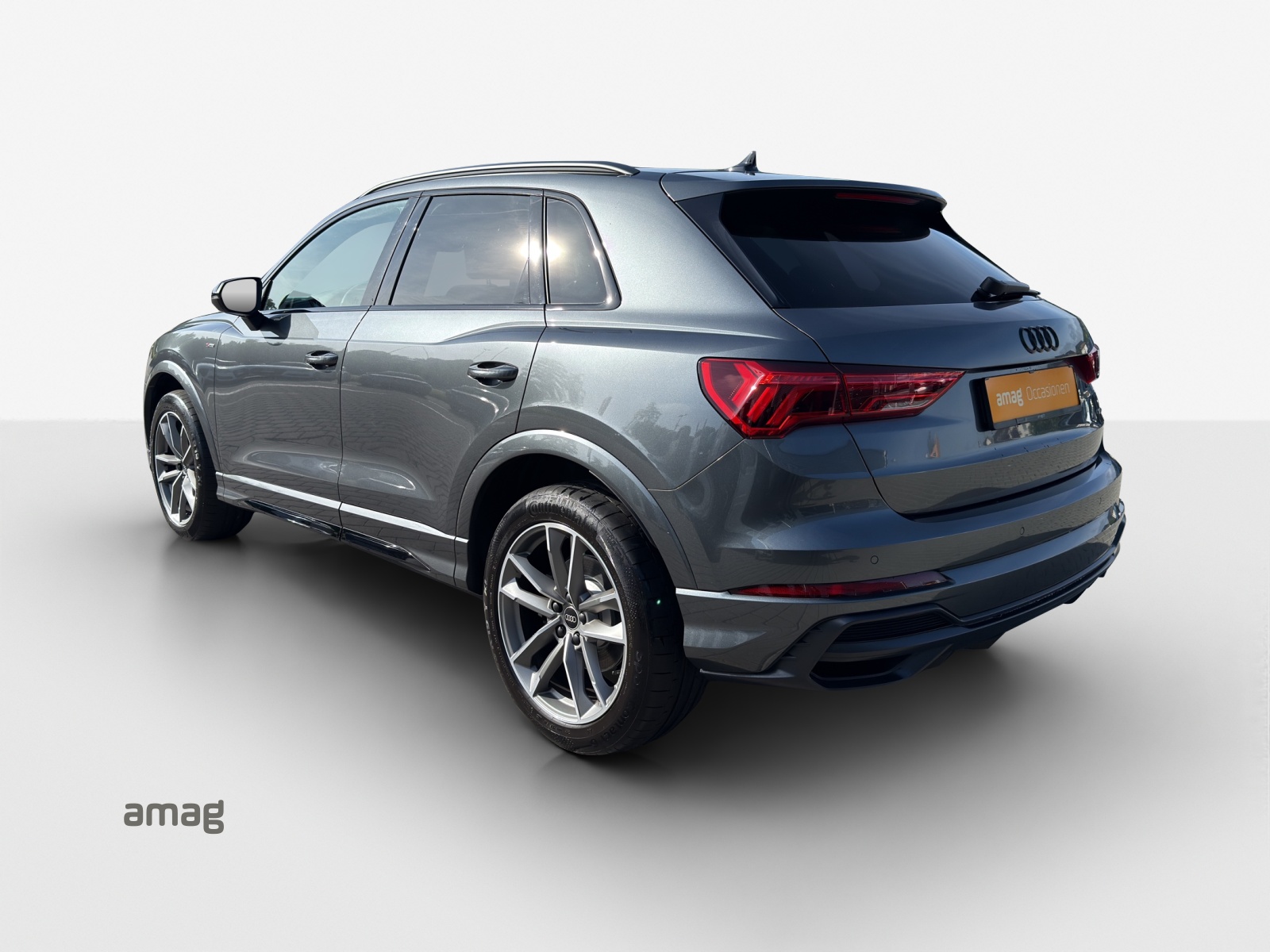 AUDI Q3 40 TFSI S line quattro S-tronic-image-2