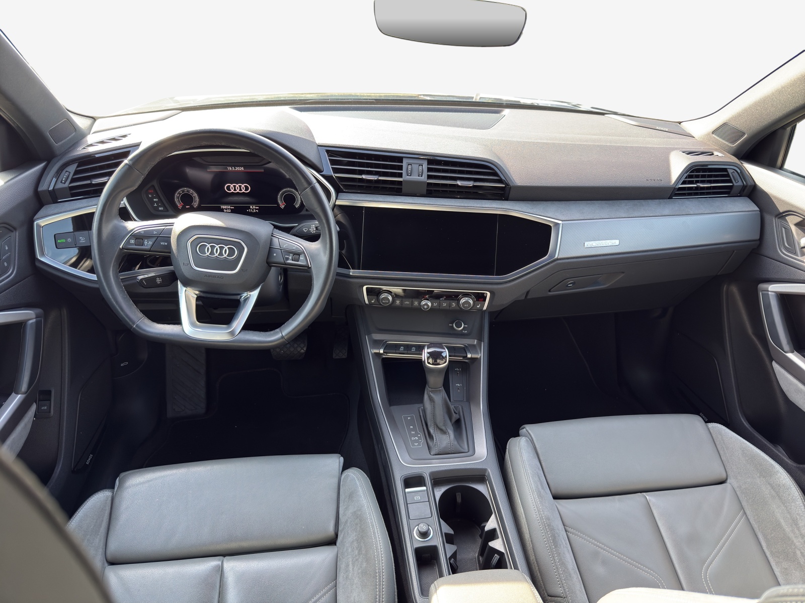 AUDI Q3 40 TFSI S line quattro S-tronic-image-8