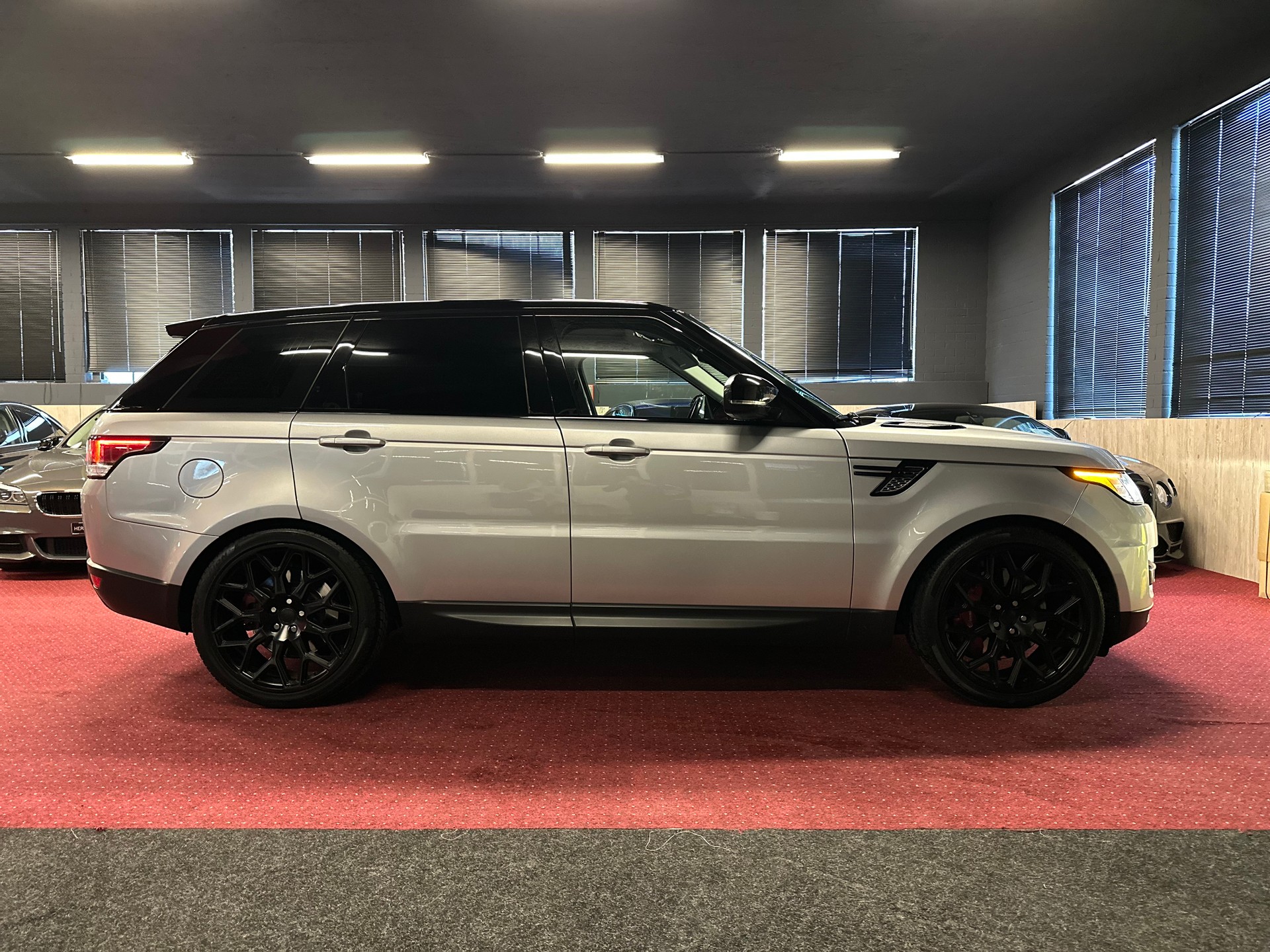 LAND ROVER Range Rover Sport 5.0 V8 SC HSE Dynamic / ** Frisch ab MFK & Service 2026 **-showroom-element-3