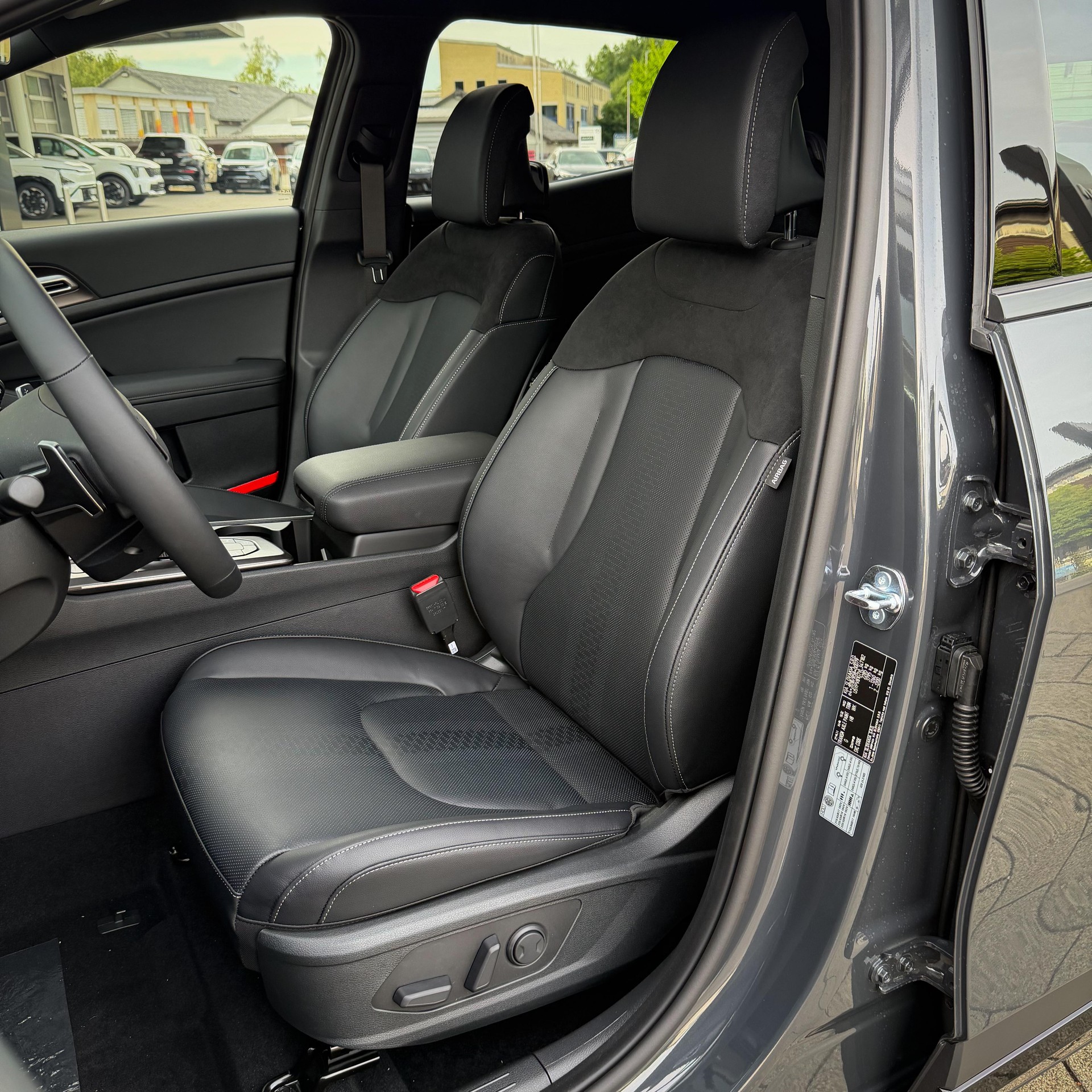 KIA Sportage 1.6 T-GDi Hybrid Black Edition-image-12