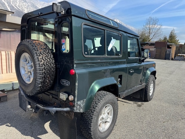 LAND ROVER Defender 90 SW 2.5 TDi-image-13