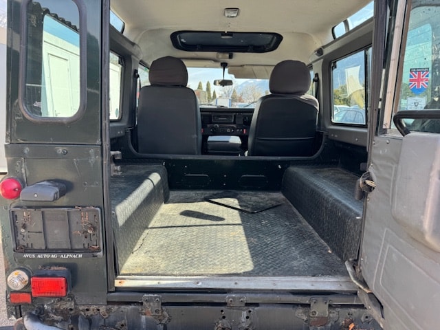 LAND ROVER Defender 90 SW 2.5 TDi-image-11