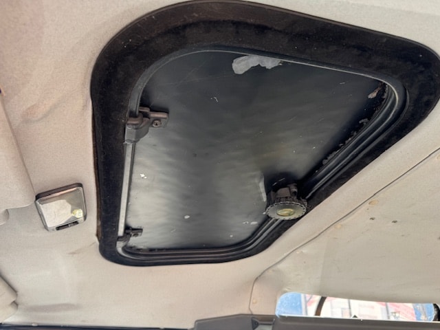 LAND ROVER Defender 90 SW 2.5 TDi-image-2