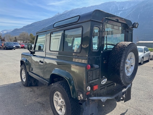 LAND ROVER Defender 90 SW 2.5 TDi-image-14