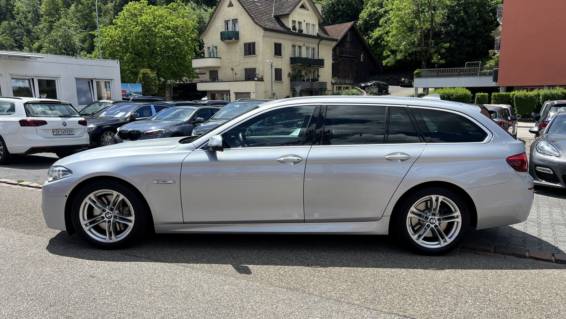 BMW 535d Touring xDrive Steptronic-showroom-element-1