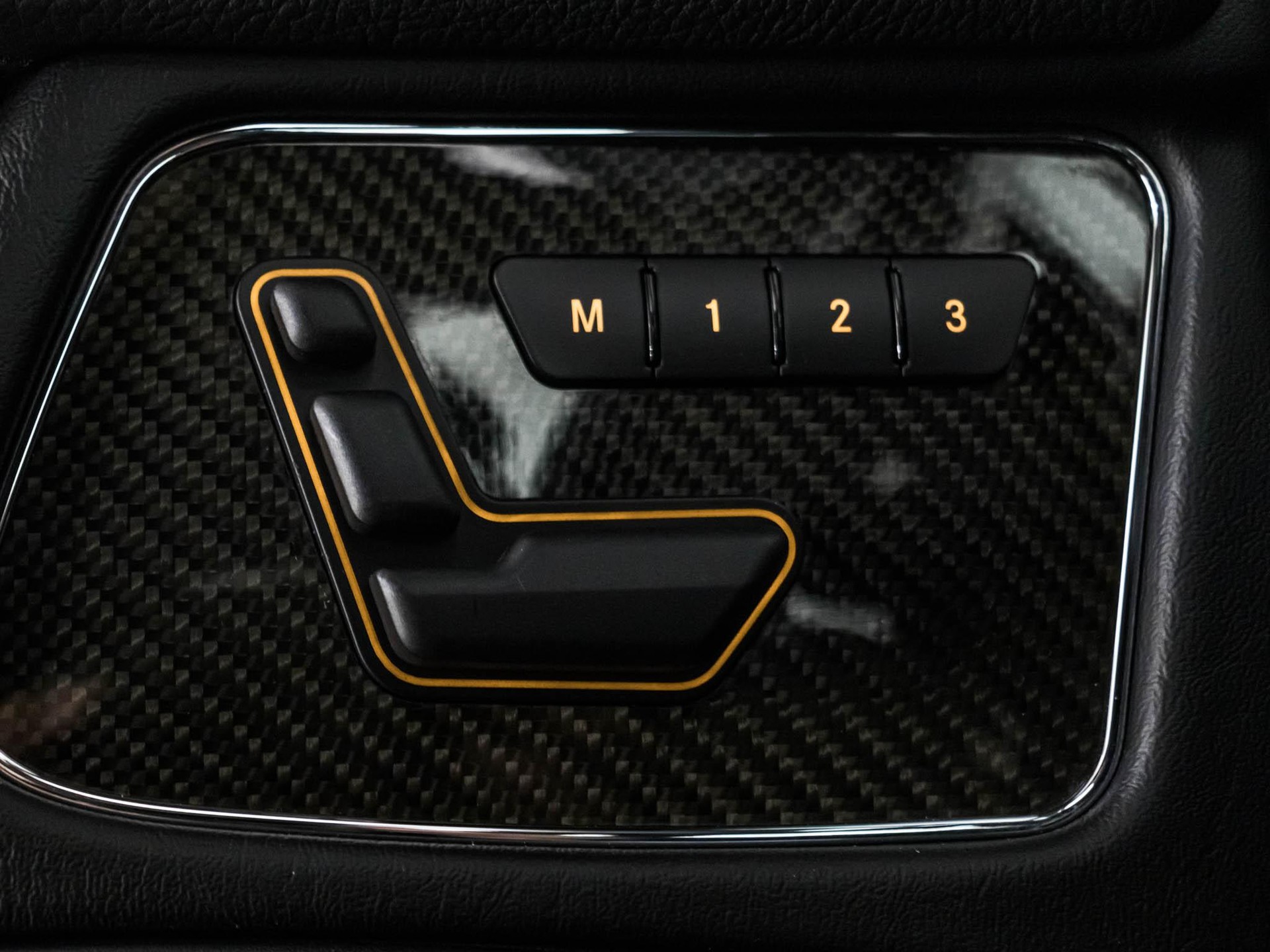 MERCEDES-BENZ G 65 AMG-image-12